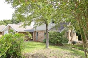 View of front of house with a front lawn