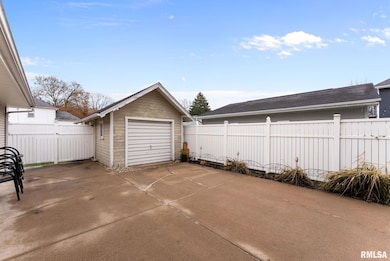 308 NE 3rd Ave, Aledo, IL 61231 - photo 3