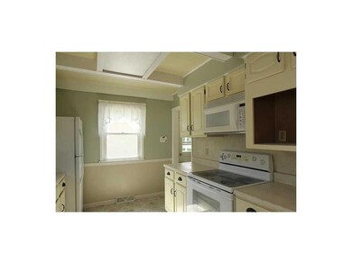 Kitchen. Another view.