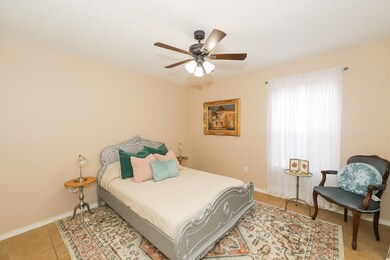 2918 Garfield St unit 4, Laredo, TX 78043 - photo 6