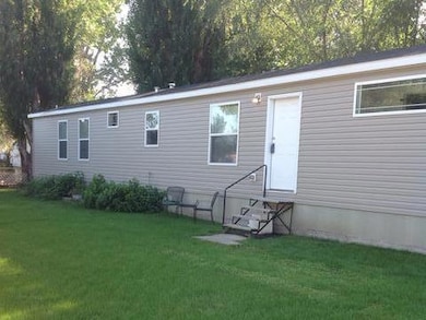 213 E Deer St, Mandan, ND 58554 - photo 2