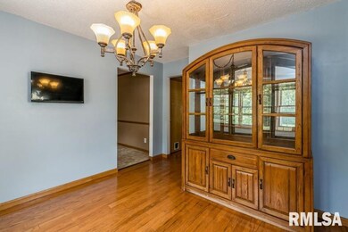 5633 Quercus Ln, Davenport, IA 52806 - photo 3