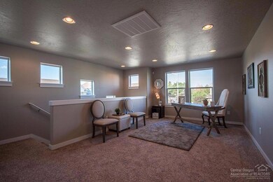 3643 SW Pumice Stone Ave, Redmond, OR 97756 - photo 4