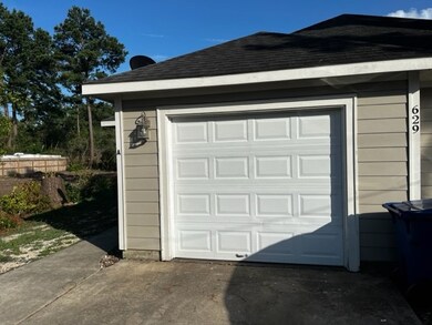 629 Carrell St unit A, Tomball, TX 77375 - photo 2