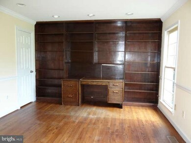 22117 Creekview Dr, Gaithersburg, MD 20882 - photo 5