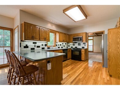 8524 Hallet St, Lenexa, KS 66215 - photo 4