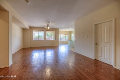 12 Living Room photo a