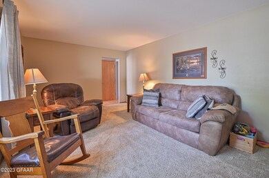 1804 9th Ave S, Grand Forks, ND 58201 - photo 4
