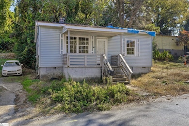 204 Hunters Ct, Laurens, SC 29360 - photo 2