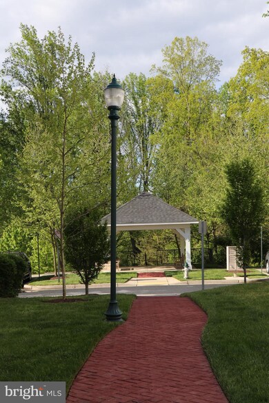 12547 Horseshoe Bend Cir, Clarksburg, MD 20871 - photo 2