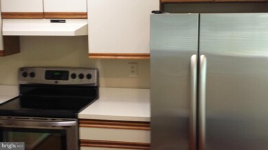 3702 Angelton Ct, Burtonsville, MD 20866 - photo 3