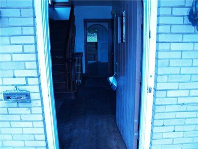 Entry/Foyer.