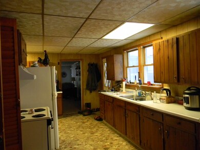 10 Pike St, Groveton, NH 03582 - photo 3