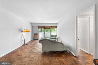 Town Square Towers unit 309, Washington, DC 20024 - photo 3