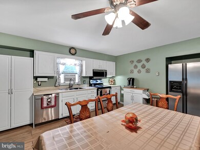 920 Albert Dr, Orwigsburg, PA 17961 - photo 5