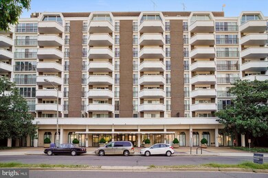 Town Square Towers unit 144, Washington, DC 20024 - photo 3