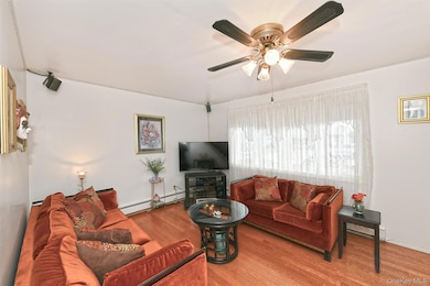 4278 Clarissa Rd, Bethpage, NY 11714 - photo 6