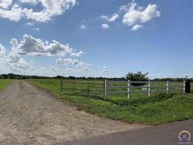 5037 SW Urish Rd, Topeka, KS 66610 - photo 5