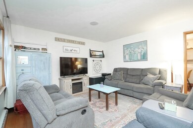 256 Draper St, Springfield, MA 01108 - photo 2