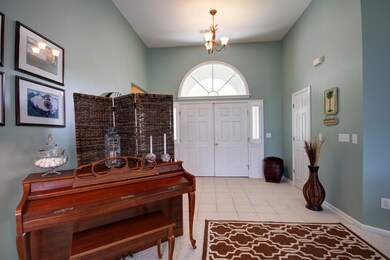 1211 Willoughby Lane_Foyer