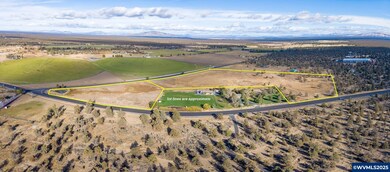 23755 Dodds Rd, Bend, OR 97701 - photo 2