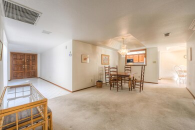 Entry Dining