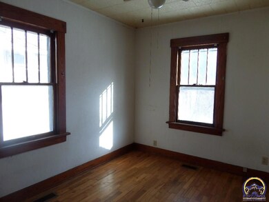 1827 SW Cherokee St, Topeka, KS 66606 - photo 6