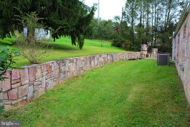 8958 Valley Rd unit 522, Berkeley Springs, WV 25411 - photo 4