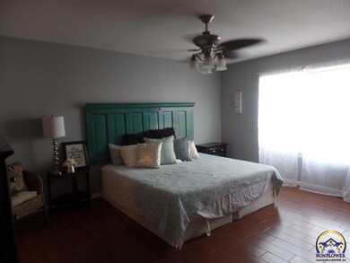 109 SE 44th Pkwy, Topeka, KS 66609 - photo 4