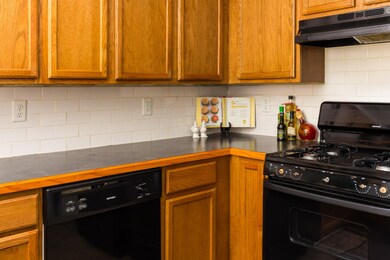 525 Leonard-13