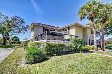 30 Clinton Ct unit B, Royal Palm Beach, FL 33411 - photo 2