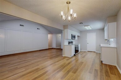 2105 Northglen Dr, Hurst, TX 76054 - photo 5