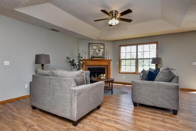 102 w twin oak dr-4