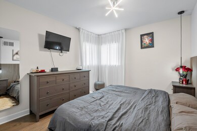 609 W Gladys Ave, Elmhurst, IL 60126 - photo 6