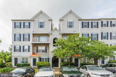 8165 Halley Ct unit 302, Lorton, VA 22079 - photo 3