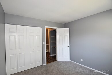 1393 S Glen Cir unit D, Aurora, IL 60506 - photo 4