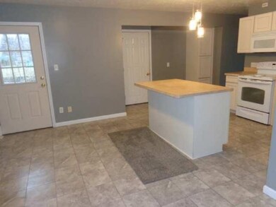 Dining & kitchen area