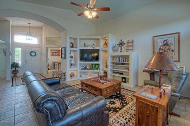 4518 E Thorn Tree Dr Cave-large-005-3-Li