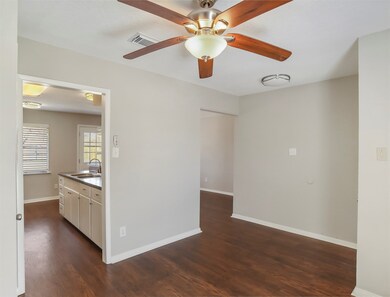 912 Dyche Ln, Alvin, TX 77511 - photo 4