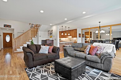 Open floor plan w/hard wood floors