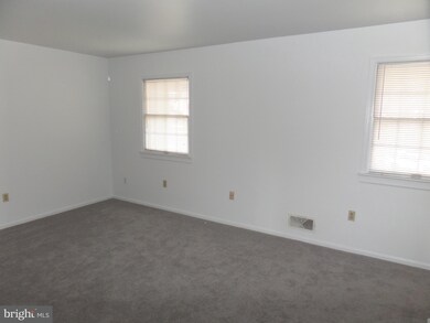 114 Village Dr unit 8, Boyertown, PA 19512 - photo 6