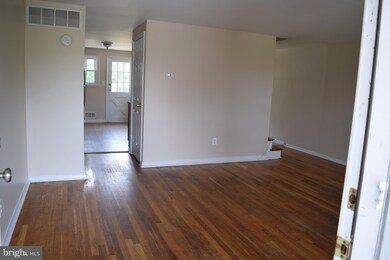 1154 Foxwood Ln, Essex, MD 21221 - photo 4