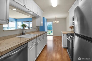 13229 Linden Ave N unit 510B, Seattle, WA 98133 - photo 2
