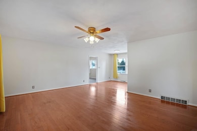 127 N Genevieve St, Cedar Falls, IA 50613 - photo 4