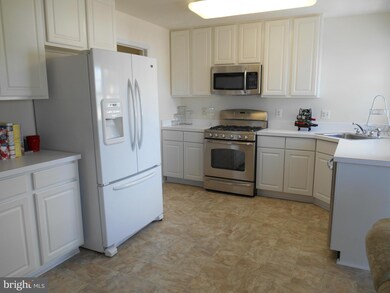 9401 Wordsworth Way unit 401, Owings Mills, MD 21117 - photo 6