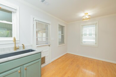 KITCHEN / DINING AREA