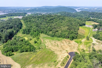 524 Phillips Dr, Columbia, PA 17512 - photo 3