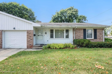 3601 Sandhurst Dr, Lansing, MI 48911 - photo 2