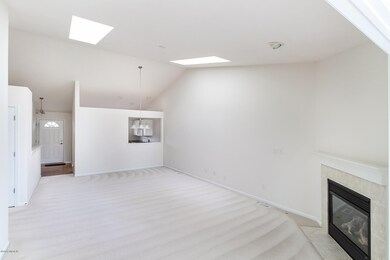 005-Living_Room-5577875-medium