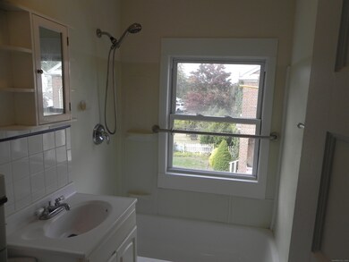 186 Grasmere Ave unit 2, Fairfield, CT 06824 - photo 3